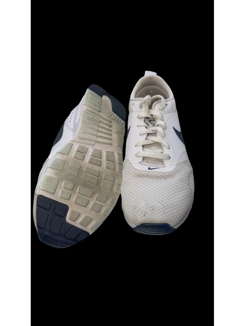 Nike Air White and Navy Running Shoes Size women’s 7.5